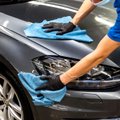 Kaip ir kuo gerai nuvaškuoti automobilio kėbulą – apsaugos ne tik nuo purvo