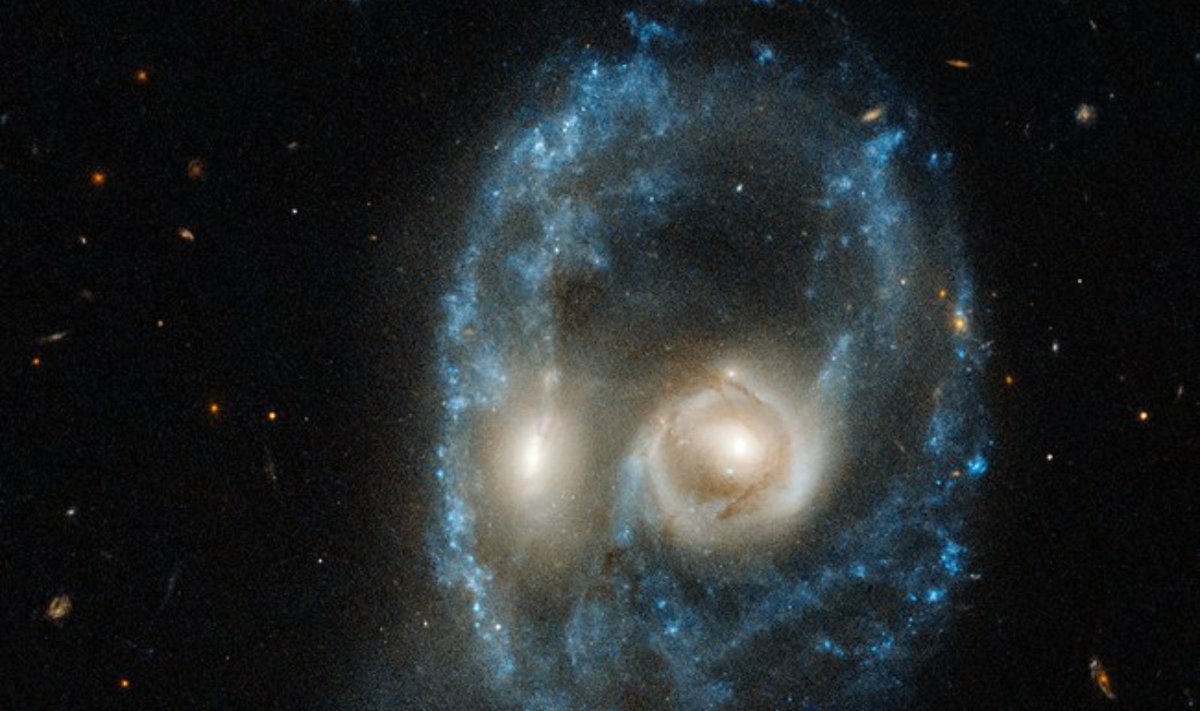 Pamėkliškas dviejų susiduriančių galaktikų formuojamas „veidas“