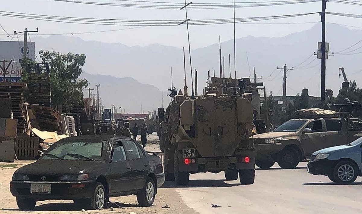 Rytų Kabule mirtininkui susprogdinus automobilį žuvo mažiausiai keturi žmonės