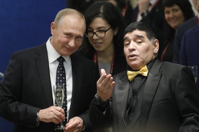 Diego Maradona (dešinėje), Vladimiras Putinas