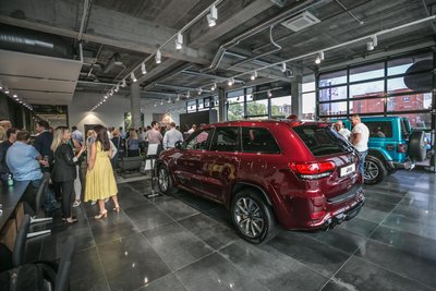 Klaipėdoje atidaryta naujas "Autobrava Motors" automobilių prekybos salonas