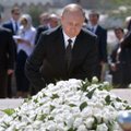 Uzbekistane V. Putinas padėjo gėlių prie velionio I. Karimovo kapo
