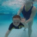Skandinavai baudžia tėvus, kurie nemoko savo vaikų plaukti. Nuo ko pradėti plaukimo pamokas?