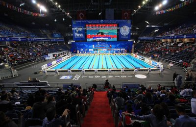 Stambulo Sinan Erdem arenoje vyksta plaukimo 25 m baseine pasaulio čempionatas 