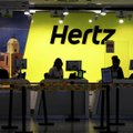 „Hertz“ parduoda 20 tūkst. elektromobilių: vietoj jų pirks benzinu varomus modelius