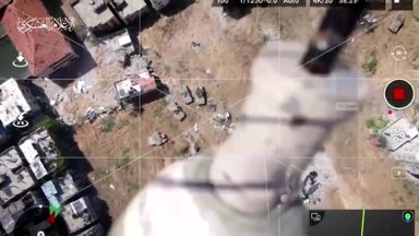„Hamas“ paskelbė vaizdo įrašą, kuriame, esą jų dronas numeta bombą ant Izraelio tanko