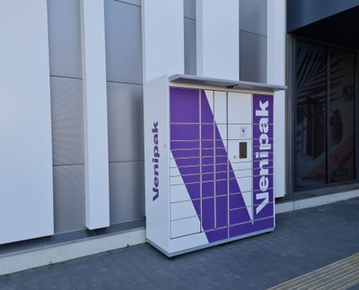 Pirkdama internetu, Aiste visada renkasi siuntimą į paštomatą