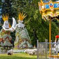 Pakruojo dvaro gėlių festivalyje – įspūdinga karuselė ir senoviniai vargonai