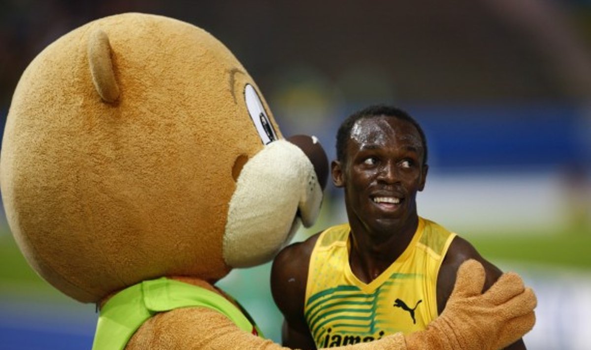 Usainą Boltą sveikina čempionato talismanas