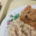 Mokyklos valgyklos maiste – gyvos kirmėlės