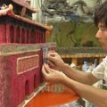 Kinų kirpėjas iš savo klientų plaukų kuria meno vertybes