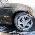 Vilniuje padegtas BMW, ugnis išplito