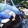 Авария в Каунасе: водитель врезался в стену, один человек погиб