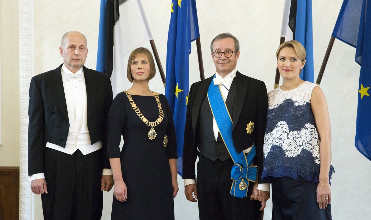 Kersti Kaljulaid su vyru Georgi-Rene Maksimovskiu, Toomas Hendrikas Ilvesas su žmona Ieva Ilves
