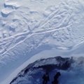 Gamtos šedevru lankytojų pramintas ledo urvas Šveicarijoje gniaužia kvapą