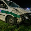 Vilniuje policijos automobilis rėžėsi į „VW Passat“: oficialiai paneigta liudininko versija, kad lėkė neįjungę švyturėlių