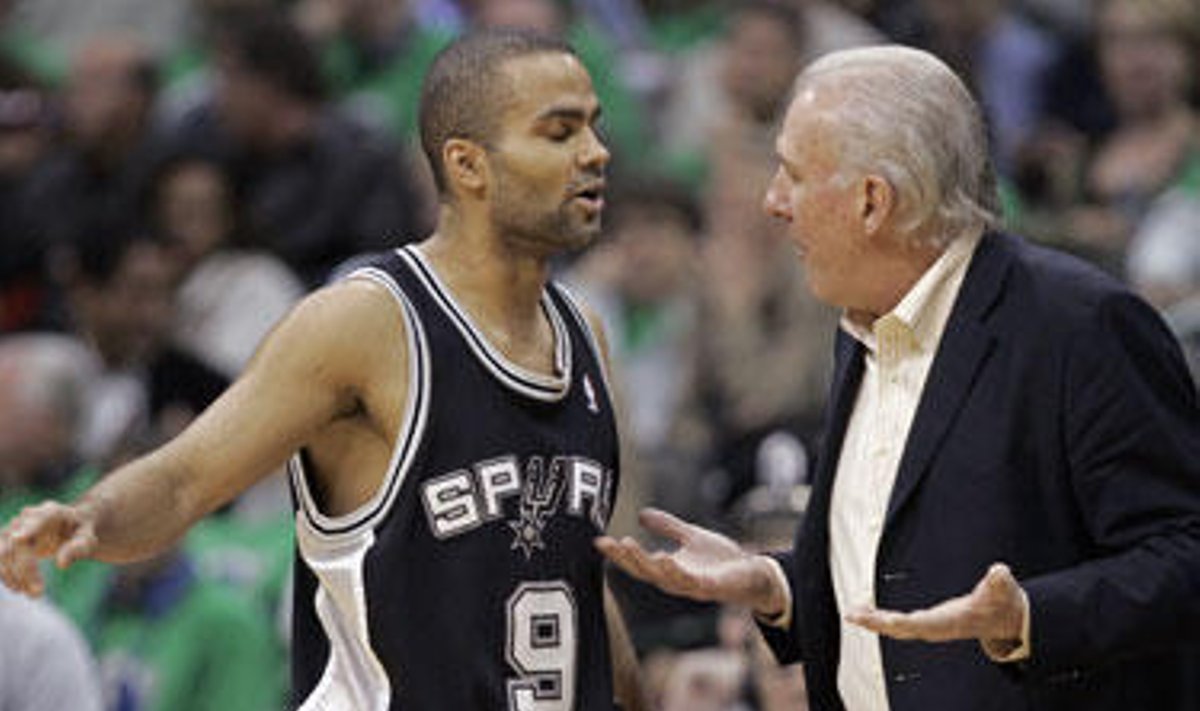 10 metimų prametęs Tony Parkeris gauna "velnių" iš "Spurs" trenerio Greggo Popovichiaus