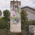 Buvusiam Vokietijos kancleriui H. Kohliui padovanotas Berlyno sienos gabalas