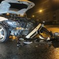Prabangiais „Mercedes“ lakstantis milijonieriaus sūnus vėl sukėlė avariją - sužeistos dvi moterys