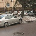 Kaune ant šaligatvio užlėkęs automobilis partrenkė studentę ir dėstytoją