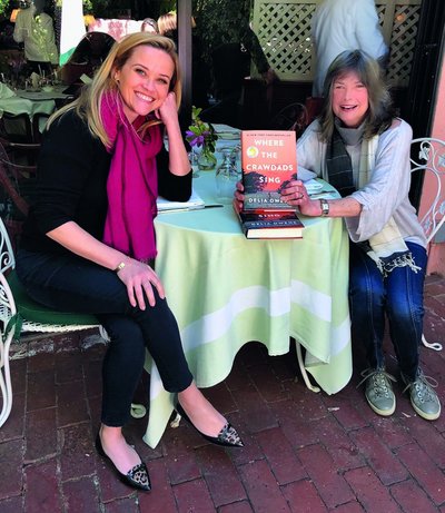 Reese Witherspoon ir Delia Owens