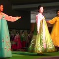 Šiaurės Korėjoje surengtas tautinių kostiumų madų šou