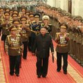 Keistas tvarstis pakaušyje užminė naują mįslę dėl Kim Jong Uno