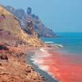 Geologiniu stebuklu vadinama spalvota sala – išskirtinai sausa, be gėlo vandens ir augmenijos