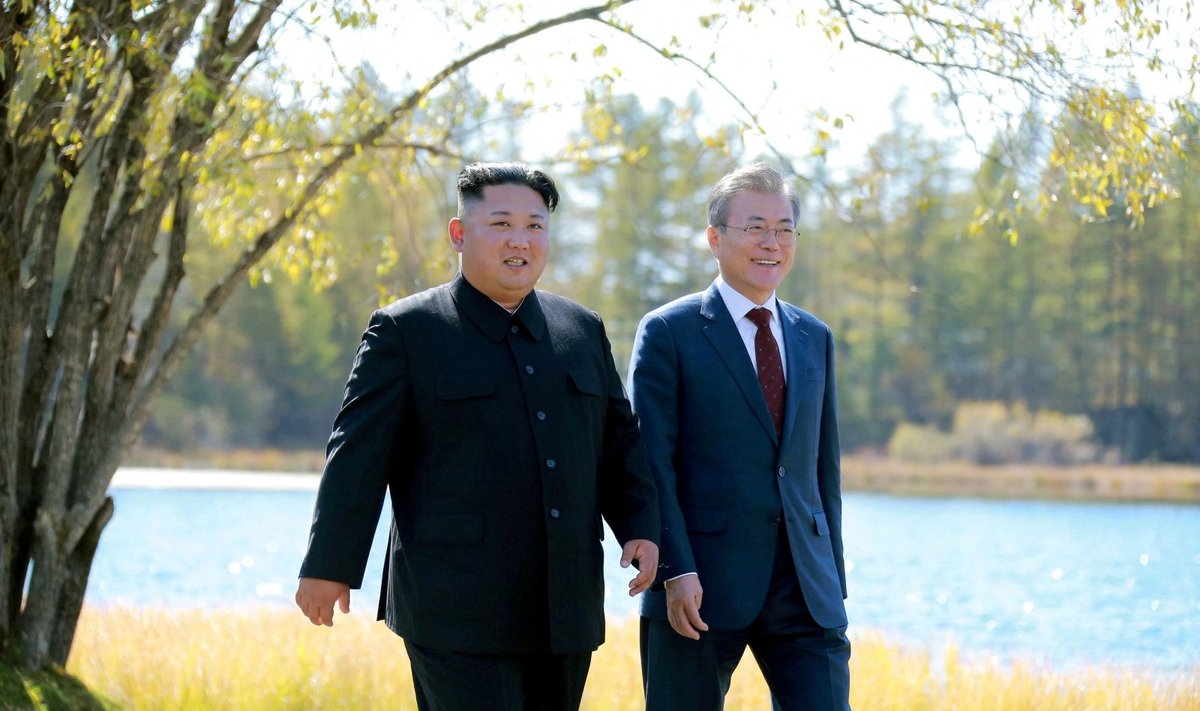 Kim Jong Unas, Moon Jae-inas