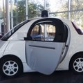 Kelių patrulis sustabdė per lėtai važiavusį „Google“ autonominį automobilį