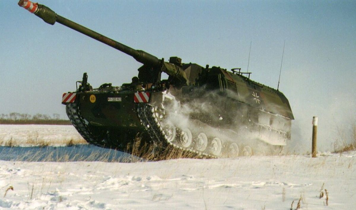 PZH 2000 howitzer