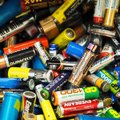 Nebereikalingos baterijos tampa pavojingomis aplinkai: patarė, kaip jas tvarkyti