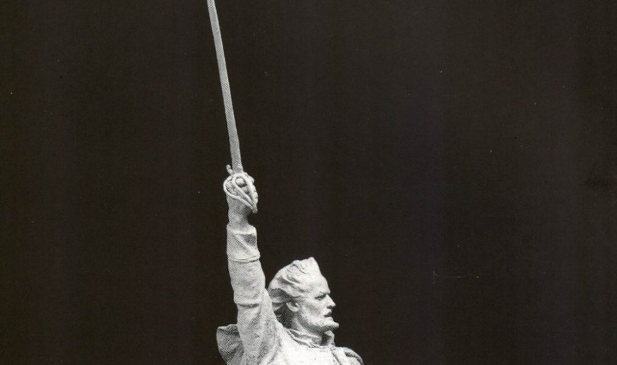 Sovietų laikais sukurtas skulptoriaus Konstantino Bogdano paminklas „ prieš dvarininkus ir kunigus 1863 m. sukilusiems valstiečiams”.