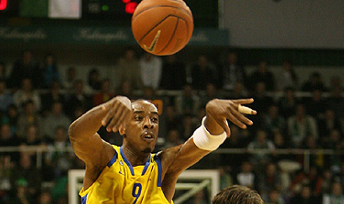 Terrence'as Morrisas ("Maccabi") prieš Goraną Juraką ("Žalgiris")