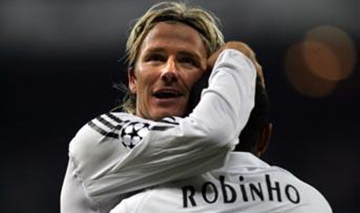 Davidas Beckhamas ir Robinho ("Real Madrid") džiaugiasi įvarčiu