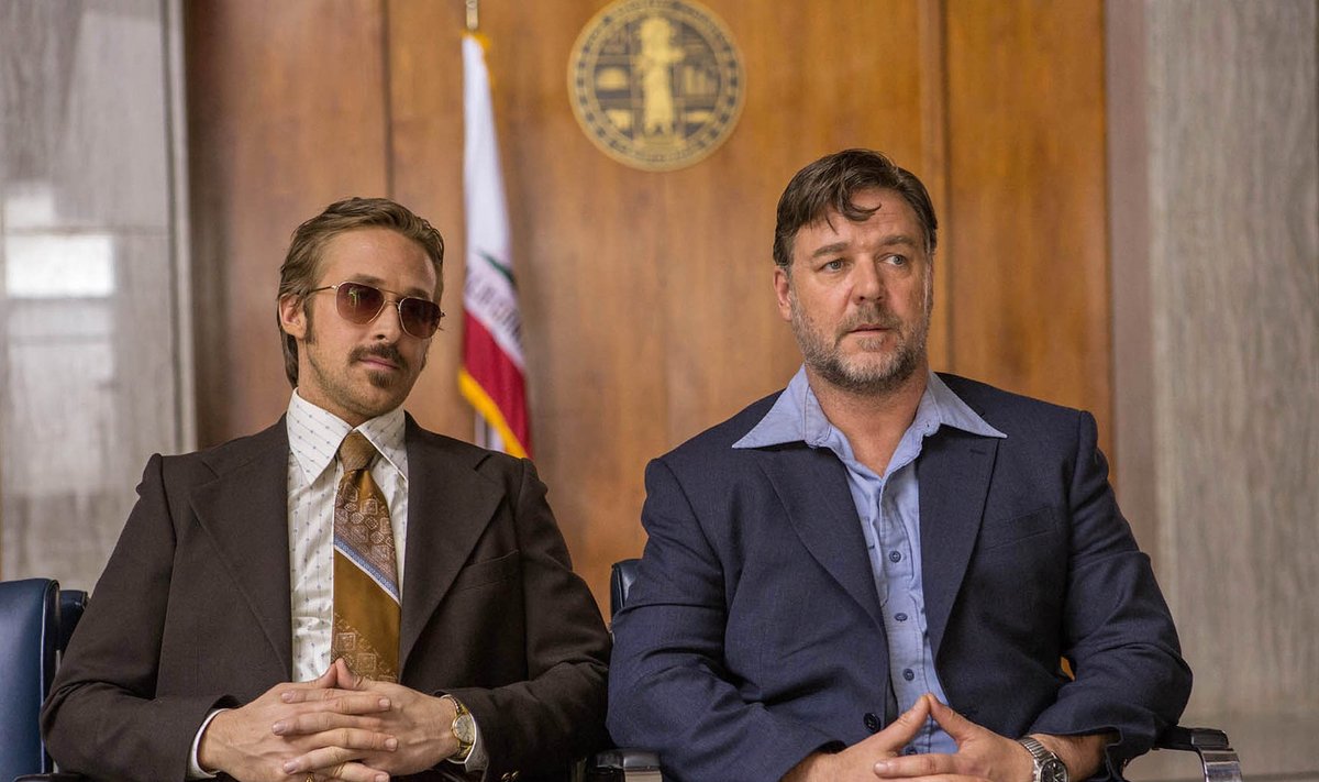 Ryanas Goslingas ir Russelas Crowe komedijoje "Kieti bičai"