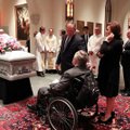 George'as H. W. Bushas po žmonos laidotuvių paguldytas į ligoninę