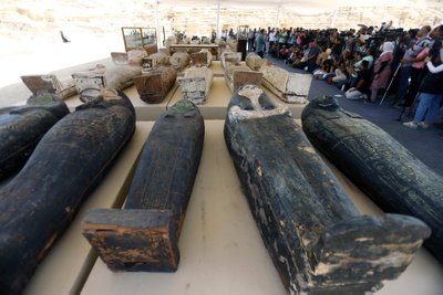 Mumijos ir įvairios senovės Egipto statulos. AP/Scanpix nuotr.