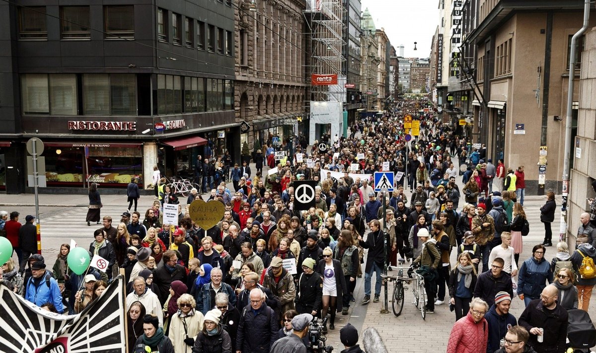 Suomiai protestuoja