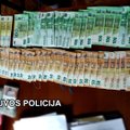 Policija automobilius pardavinėjančios įmonės buhalterijoje rado spragų: paimta 133 tūkst. Eur grynųjų