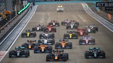 Griežtai sureagavo „Formulė-1“: atšaukiamas lenktynių etapas Rusijoje