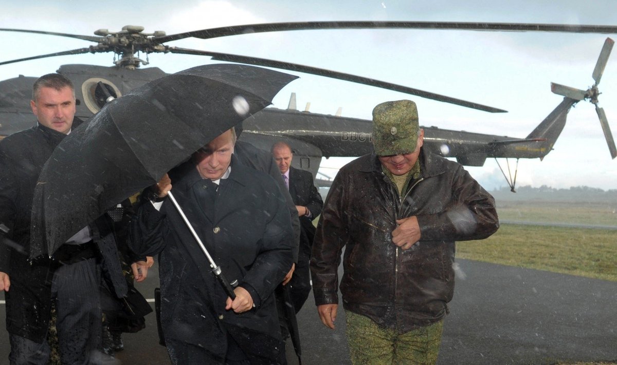 President Putin lands at the site of Zapad 2013
