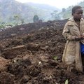 Ugandoje žemės nuošliaužai užgriuvus kelis kaimus, gali būti palaidoti apie 350 žmonių