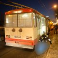 Tragedija Vilniuje - vyras žuvo išlipęs iš važiuojančio troleibuso