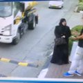 Nufilmuota: peiliu ginkluota palestinietė užpuolė apsaugos darbuotoją