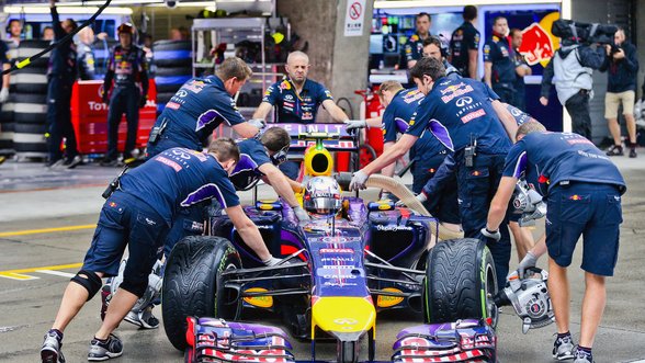S. Vettelis giria D. Ricciardo: jis puikiai atlieka savo darbą