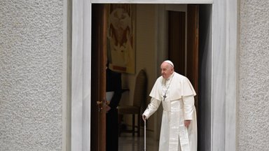 Popiežius neprisijungė prie Didžiojo penktadienio Kryžiaus kelio procesijos Romoje
