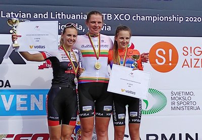 Lietuvos čempionato moterų ir vyrų elito grupių prizininkai / FOTO: Žavinta Titenytė