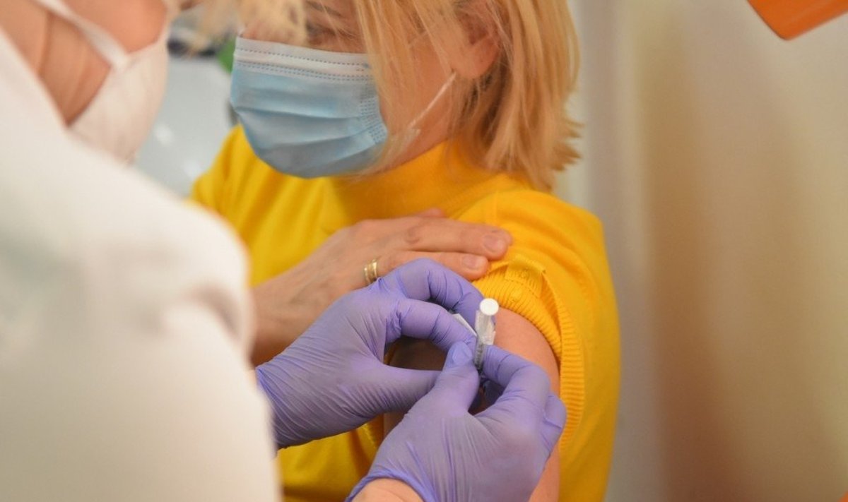 Panevėžio medikai skiepijami vakcina nuo koronaviruso