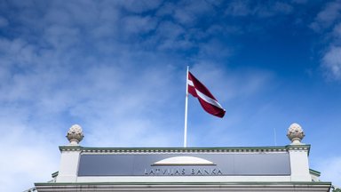Po griežtų priemonių bankų veiklai Latvija ruošiasi švelninti kai kuriuos finansinius apribojimus